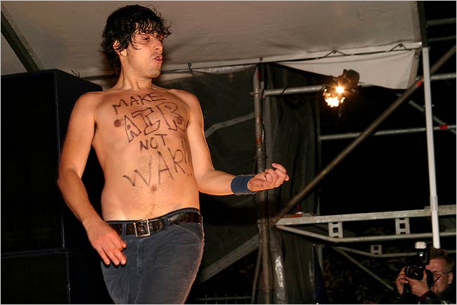 Dan Crane as his air guitar persona Bj�rn T�roque
Photo: Magical Elves Productions