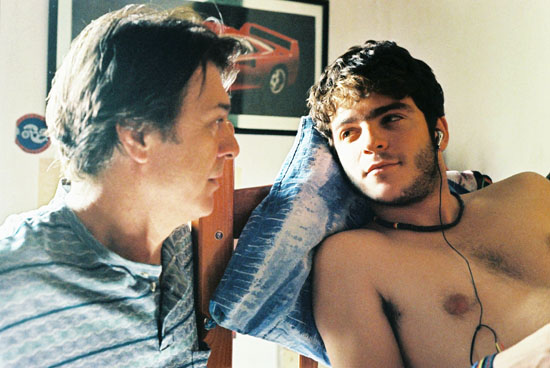 Lindomar (Z�carlos Machado), left
and his son Edinho (Ricardo Vila�a)
Photo: Figa Films/Vitagraph
