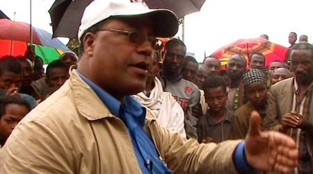 Tadesse Meskela with his farmers
Photo: California Newsreel