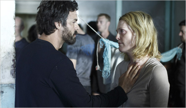 Mark Ruffalo & Julianne Moore (Photo: Ken Woroner/Miramax Films)