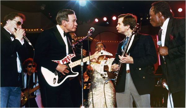 President H. W. Bush, center left, in 1989 with Lee Atwater, center right (Photo: J. Scott Applewhite/Associated Press)