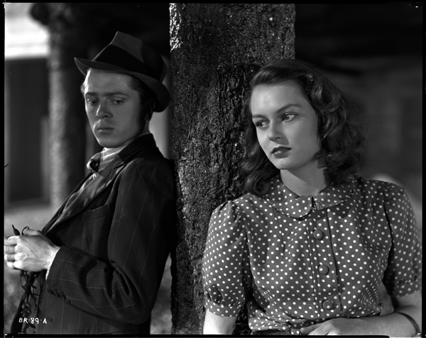 Richard Attenborough & Carol Marsh in BRIGHTON ROCK (Photo: Rialto Pictures)
