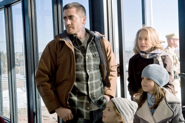 Jake Gyllenhaal & Natalie Portman with Taylor Geare, bottom left, & Bailee Madison in BROTHERS (Photo: Lorey Sebastian)