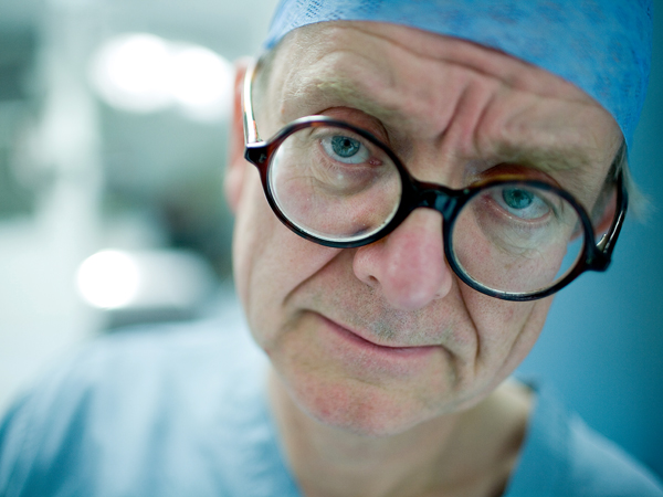 Dr. Henry Marsh in THE ENGLISH SURGEON (Photo: Geoffrey Smith)