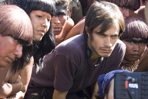 Gael Garc�a Bernal, center, in EVEN THE RAIN (Photo: Vitagraph Films)