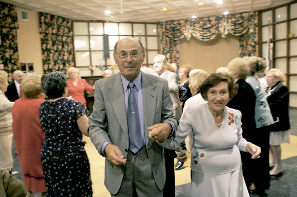 Jaime & Tosha Abramowitz in FOUR SEASONS LODGE (Photo: Mike Nagle)