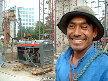 Octaviano Sim�n, one of the profiled laborers
Photo: Kino International