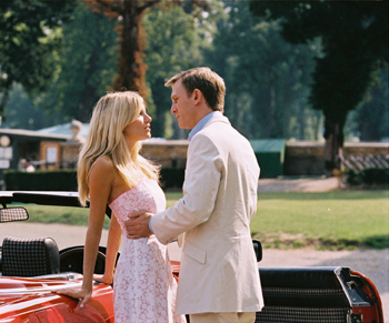 Sienna Miller &
Daniel Craig in LAYER CAKE 
Photo: Daniel Smith/Sony Pictures Classics