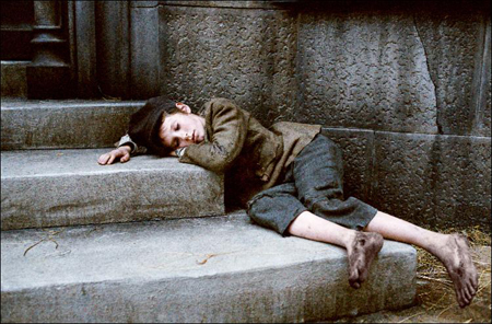 Barney Clark as Oliver Twist
Photo: Guy Ferrandis