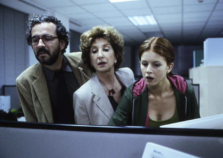 Guillermo Toledo (L), Norma Aleandro (center) &
Mari�n Aguilera
Photo: Magnolia