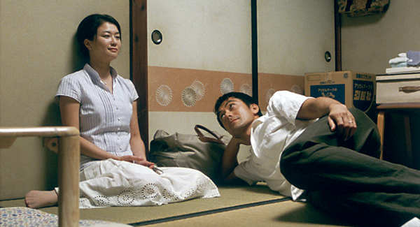 From left, Yui Natsukawa & Hiroshi Abe in STILL WALKING (Photo: IFC Films)