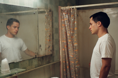 Gael Garc�a Bernal as Elvis Valderez
Photo: THINKFilm